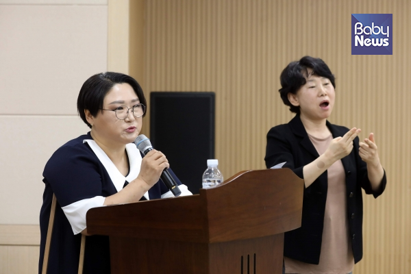 박혜경 한국여성장애인연합 상임대표는 22일 오후 2시 서울시 여의도동 이룸센터 지하 1층 누리홀에서 '여성장애인의 자립, 모성권을 위한 심포지엄'을 열고 개회사를 하고 있다. 김근현 기자 ⓒ베이비뉴스