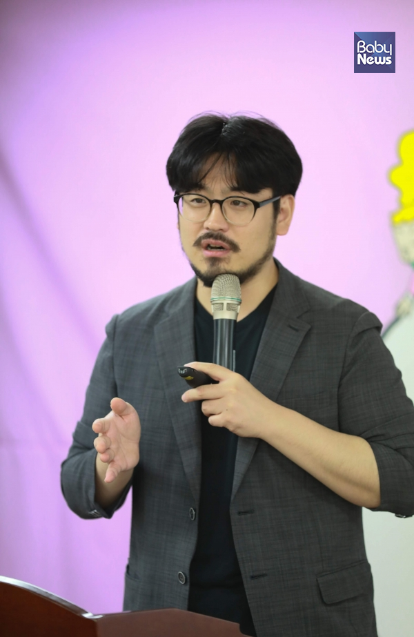 오찬호 작가는 저서 「결혼과 육아의 사회학」을 통해, 오늘날 부모들의 삶의 문제를 사회학의 눈으로 깊이 들여다본 바 있다. 최대성 기자 ©베이비뉴스