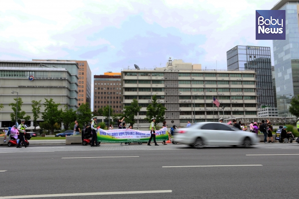 기자회견 이후 정부서울청사에서 서울광장까지 행진이 진행됐다. 김재호 기자 ⓒ베이비뉴스