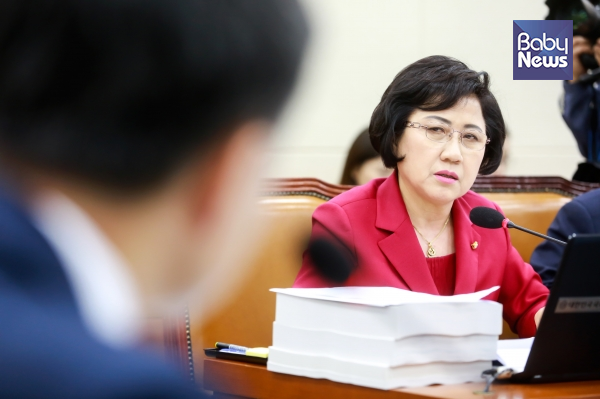 최도자 바른미래당 국회의원(비례대표)는 "위탁아동이 신규 위탁가정에서 안정적으로 생활할 수 있도록 정부 차원의 경제적 지원이 필요하다"고 강조했다. (자료사진)ⓒ베이비뉴스