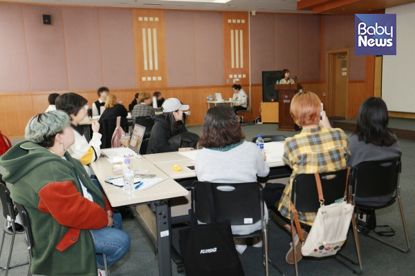 27일 오후 2시부터 서울여성플라자 2층 회의실에서 대학생들이 2020 성평등 대학 만들기 워크숍에 참여하고 있는 모습. ⓒ서울시여성가족재단