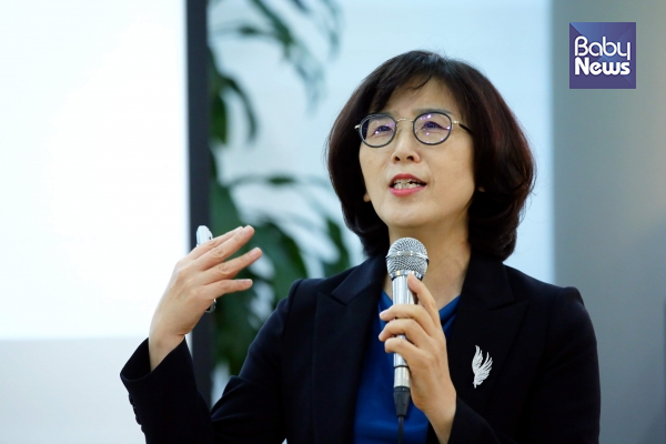 12일 제21차 저출산고령화 포럼에서 송다영 교수는 성인지적 평가틀을 제4차 기본계획에 도입할 것을 주장했다. 서종민 기자 ⓒ베이비뉴스