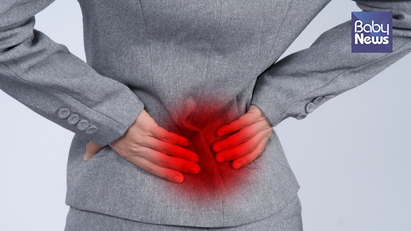 허리 통증이 위험한 경우는 감각 이상 및 하체 통증을 동반할 때입니다 ⓒ베이비뉴스