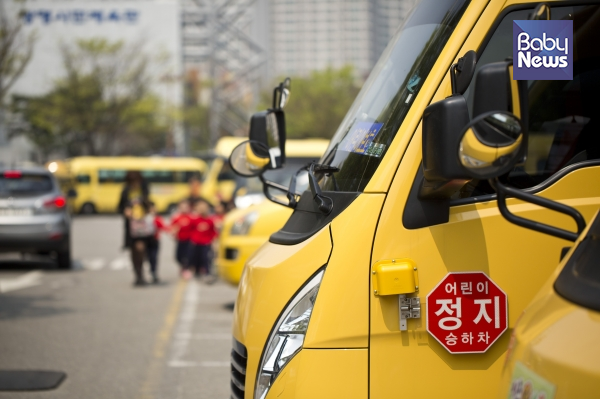 어린이 통학버스 적용 교육 시설의 범위를 확대하는 등의 내용을 담은 ‘개정 도로교통법령’이 지난 27일부터 시행에 들어갔다. 자료사진 ⓒ베이비뉴스