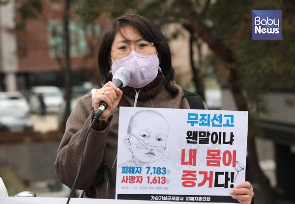 "제 손가락에 끼워진 네 개의 반지 중 세 개는 11년의 투병생활 중 3번의 죽을 고비를 넘기고 새긴 철반지다." 최대성 기자 ⓒ베이비뉴스