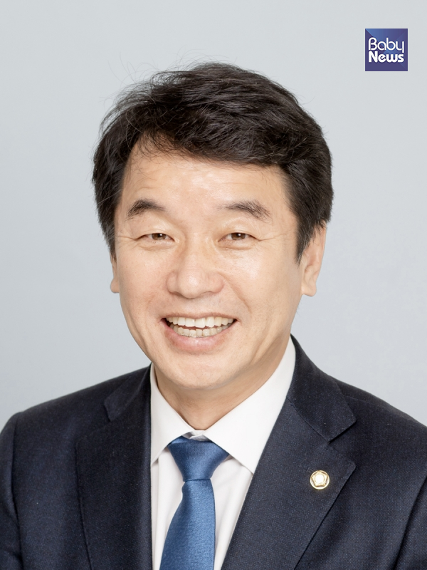 더불어민주당 문진석 의원(충남 천안갑)은 홑벌이(외벌이) 및 한부모 가족의 육아휴직급여를 상향하는 「고용보험법」 일부개정법률안을 발의했다. ⓒ문진석 의원실