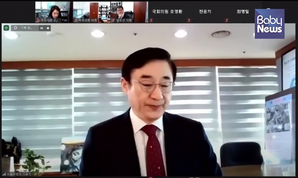 이동진 도봉구청장이 아동학대전담 공무원의 인력이 부족하다고 말하고 있다. ⓒ베이비뉴스