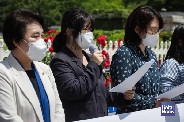 홍민정 사교육걱정 공동대표는 "설문조사에서 학부모의 67.4%는 ‘아동의 자유로운 바깥놀이 시간 확보를 위한 지원 방안 마련'을, 원장 및 교사의 69.3%는 ‘교직원의 심리·정서적 건강 안정을 위한 지원 대책 마련'을 원했다"며 정부와 지자체에 정책 제언했다. 김재호 기자 ⓒ베이비뉴스