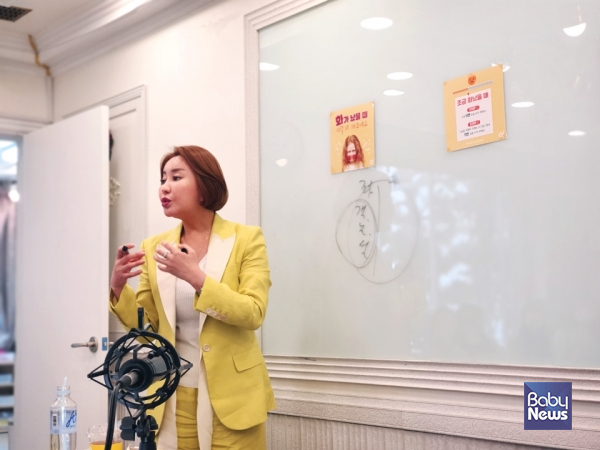 영재오 한글특강에서 강연중인 임서영영재교육연구소 임서영 소장님의 모습. ⓒ백정미