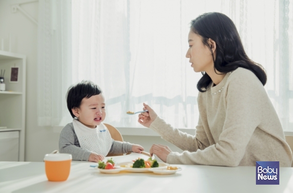엄마는 아이에게 모성애를 비롯한 좋은 마음도 가득하지만, 인간이기 때문에 미움, 욕심, 피곤함, 수치심과 같은 부정적이고 나약한 마음이 생기는 것도 당연합니다. ⓒ베이비뉴스