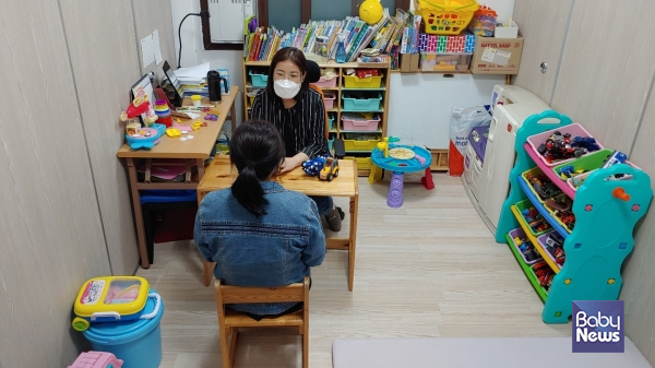 서울시는 일부 자치구 육아종합지원센터에서 소규모로 진행하던 ‘가정양육지원 사업’을 ‘가정양육상담 특화사업’으로 확대 운영해 검사에서부터 상담과 치료까지 지원한다고 밝혔다. ⓒ서울시 