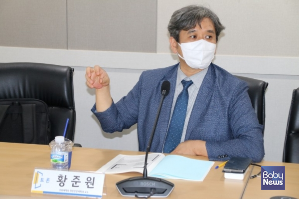 황준원 교수는 "신체와 정신을 하나로 조율하는 센터 기능을 어떻게 조율할 것인지가 중요"하다고 말했다. ⓒ강민정의원실