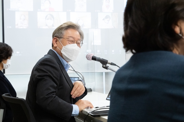 이재명 경기도지사가 9일 여주 공공산후조리원에 현장 방문했다. ⓒ경기도 제공
