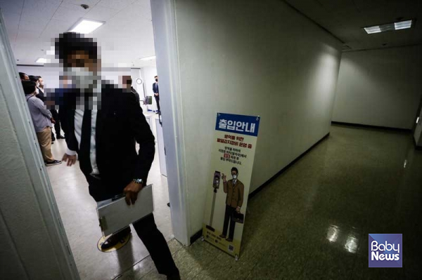 대선 후보가 시민단체와 정책협약식을 갖는데 언론에서 취재를 하지 못한다는 게 상식적인 것일까? 김재호 기자 ⓒ베이비뉴스