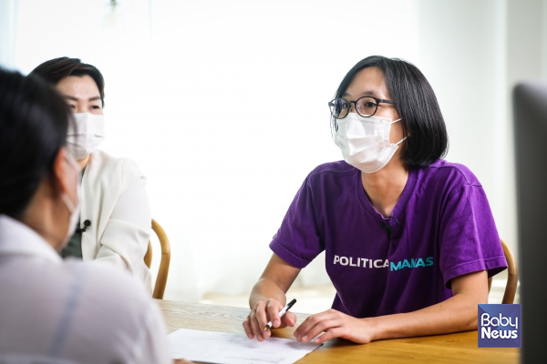 장하나 정치하는엄마들 사무국장(전 공동대표·전 국회의원)은 좌담회에서 19대 국회의원 때 헌정 사상 국회의원 임기 중 출산한 첫 의원으로서 엄마의 마음으로 발의했던 법안에 대해 소개했다. 김재호 기자 ⓒ베이비뉴스