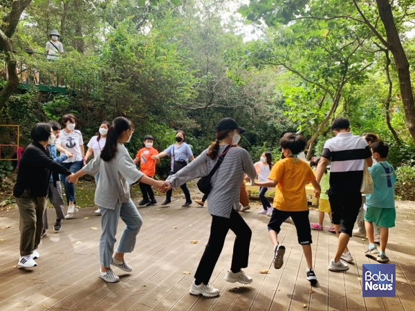 발달장애 가족이 즐겁고 편안한 프로그램을 만드는 것이 행복하게 협동조합의 꿈이다. ⓒ김덕화