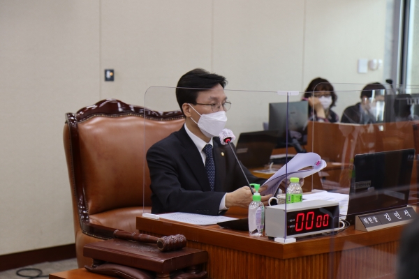 김민석 국회 보건복지위원장(더불어민주당·서울 영등포을)은 성폭력 범죄를 예방하고 적극적으로 대처하기 위해 「성폭력범죄의 처벌 등에 관한 특례법」 일부개정법률안을 대표발의했다고 1일 밝혔다. ⓒ김민석 의원실