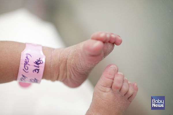 우리나라는 2019년부터 자연인구감소가 발생하고, 2030년부터는 저출산 고령화로 인해 잠재성장률이 OECD 최하위로 처질것 이라고 예상되고 있다. 각종 저출산 대책이 필요한 시점에 한경연이 유자녀 가구에 대한 세제혜택이 확대돼야 한다고 주장했다. ⓒ베이비뉴스