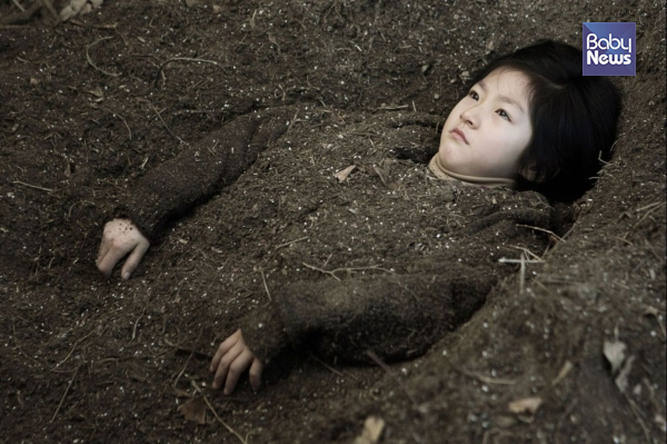 도피를 멈추고 현실을 직시하자, 진희는 죽고 싶다고 생각한다. ⓒ영화사진진