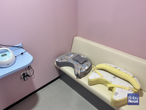 문막(인천방향)휴게소에 설치된 ‘아기와 엄마가 행복한 방’ 내부모습. ⓒ인구보건복지협회 강원지회
