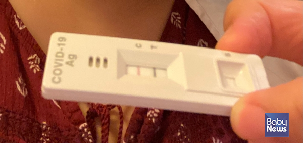 코로나 바이러스에 노출된 것으로 추정된지 만 이틀이 지나서야 자가키트에 양성이 뜨기 시작했다. ⓒ이은