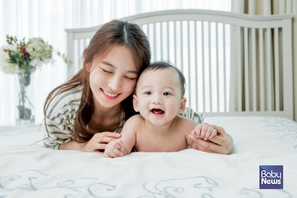 윤석열 대통령의 공약사항이었던 부모급여 지급이 내년부터 시작될 전망이다. ⓒ베이비뉴스