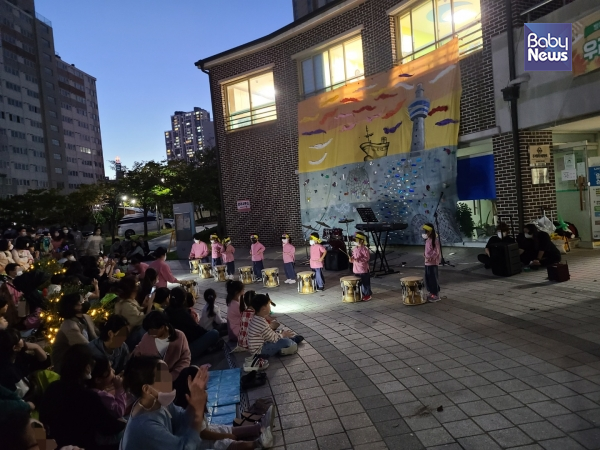 바다소리 어린이집 아이들의 공연, 마을속에서 자라는 아이들. ⓒ노미정
