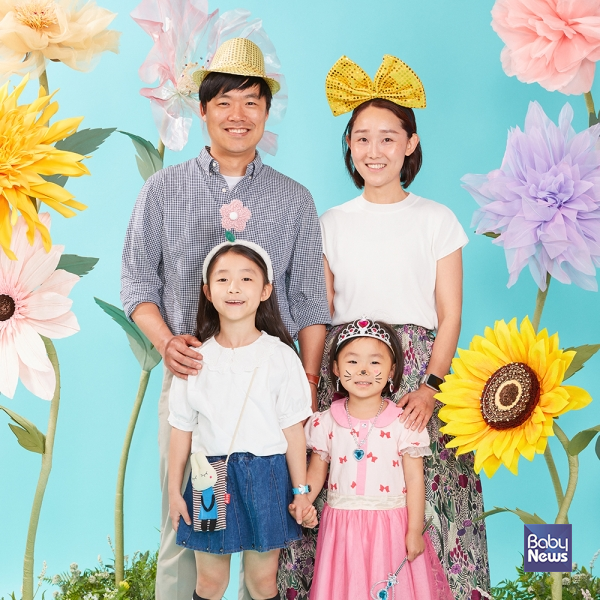 행복사진관에서 가족사진 촬영하는 가족의 모습. 이효상 기자 ⓒ베이비뉴스