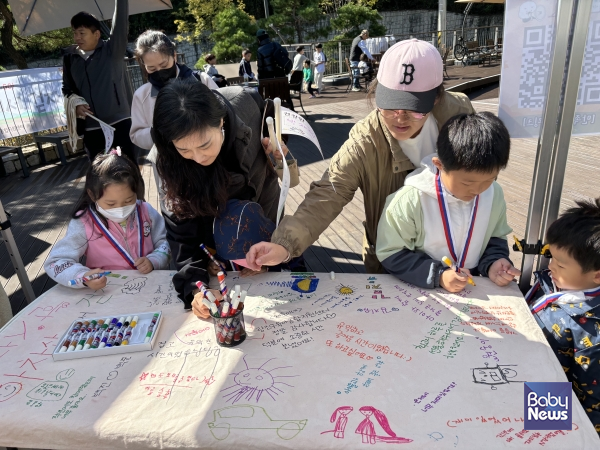 광진구육아종합지원센터, 제2회 '아차산에서 걷자' 행사에 참가한 가족들의 모습. ⓒ광진구육아종합지원센터