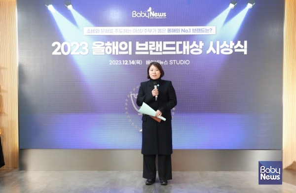 디럭스 유모차 부문 1위를 차지한 김수경 부가부코리아 이사가 수상소감을 전하고 있다. 이효상 기자 ⓒ베이비뉴스