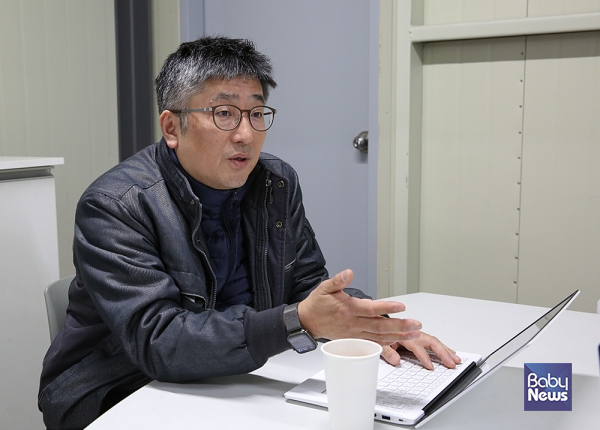 "크림하우스는 알집매트에 의해 기업살인을 당했다"고 이야기하고 있는 허찬회 ㈜크림하우스프렌즈 대표. 이효상 기자 ⓒ베이비뉴스
