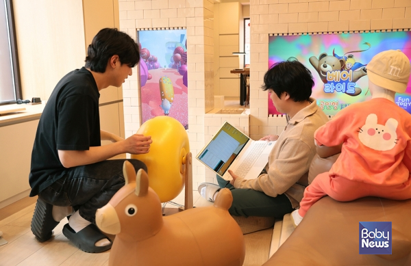 다양한 인풋 장치들간의 호환성을 테스트하는 모습. ⓒ테라바이트