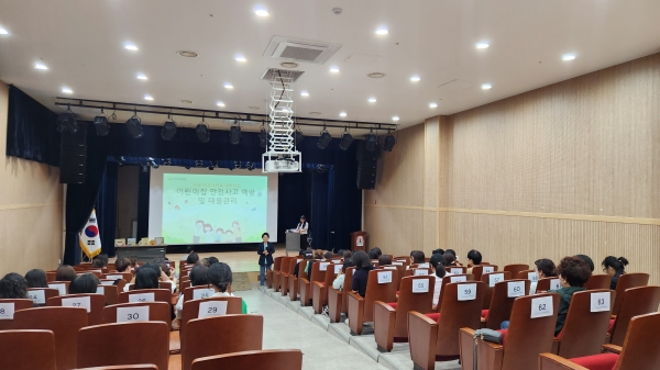 어린이집안전공제회 ‘주요 사고사례로 대비하는 어린이집 안전사고 예방 및 대응관리’ 찾아가는 안전교육 모습. ⓒ어린이집안전공제회