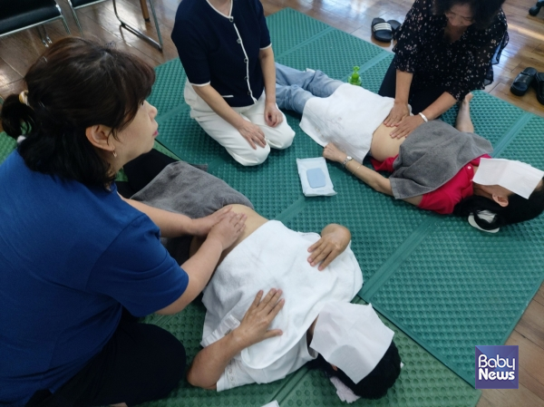 산후 복부관리 시연. ⓒ산모피아
