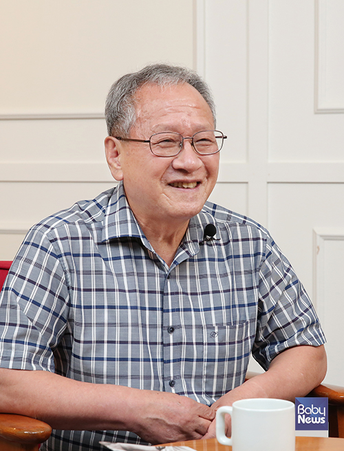 임재택 부산대학교 명예교수는 12일 오후 서울 마포구 베이비뉴스 스튜디오에서 진행된 데스크가 만난 사람 인터뷰에서 이재명 정부가 유보통합을 완성하는 정부가 될 것이라고 확신한다고 여러차례 강조했다. 이효상 기자 ⓒ베이비뉴스
