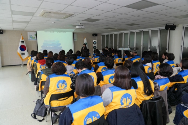 지난 5일 강북구청 기획상황실에서 우리동네돌봄단 직무교육이 진행되고 있다.