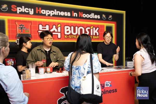 농심 뉴욕한국문화원 여름 문화 캠페인 신라면 분식 부스 운영 이미지. ⓒ농심