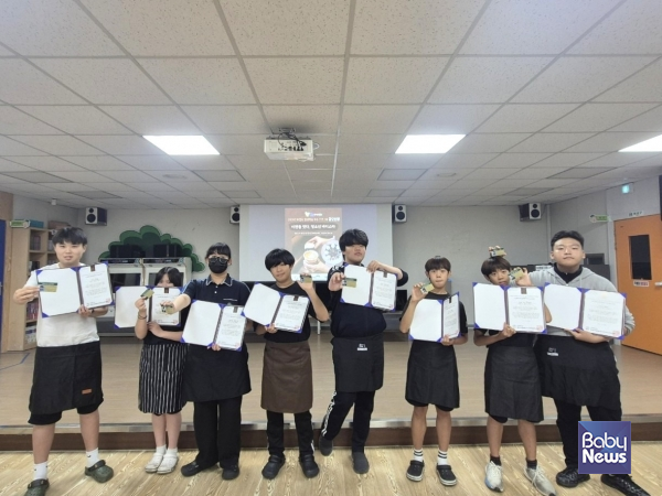 창전청소년센터, 이천시 평생학습 공모사업을 통한 청소년 바리스타 8명 배출(창전)(김충성).