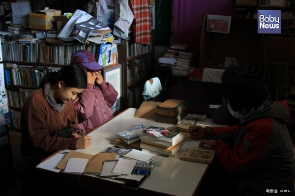 국어사전 서재도서관 '말꽃 짓는 책숲, 숲노래'는 어린이들의 꿈 배움터이다. ⓒ최종규