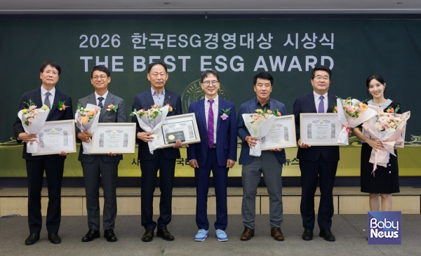 2026 한국ESG경영대상 최우수상 수상기업들. ⓒ㈜디투엔지니어링