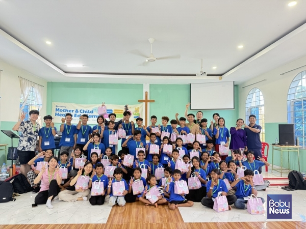 지난달 23일 캄보디아 시엠립주 따꺼 새능력교회 아동센터에서 열린 모자보건 교육캠프에 지역 아동·청소년 50명이 참여했다. ⓒ모비니티 제공