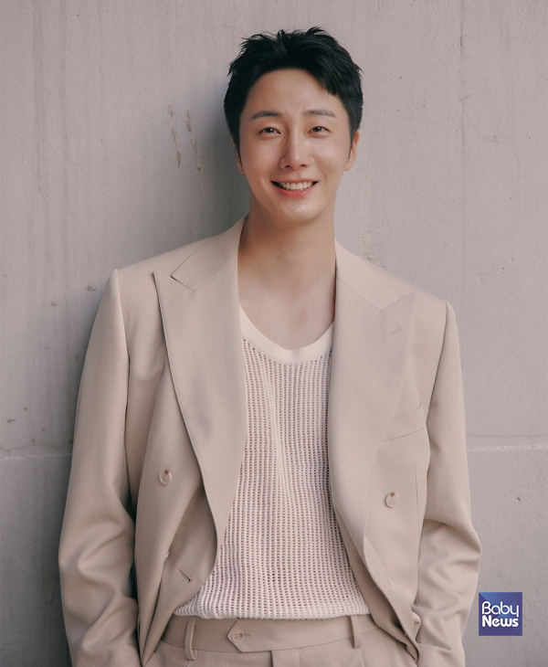 정일우, 네팔 대홍수 피해 주민·아동 위해 굿네이버스에 기부. ⓒ굿네이버스
