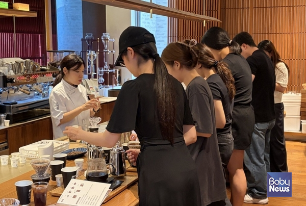 남양유업, 가족돌봄청년 대상 ‘바리스타 직무체험’ 교육 현장. ⓒ남양유업