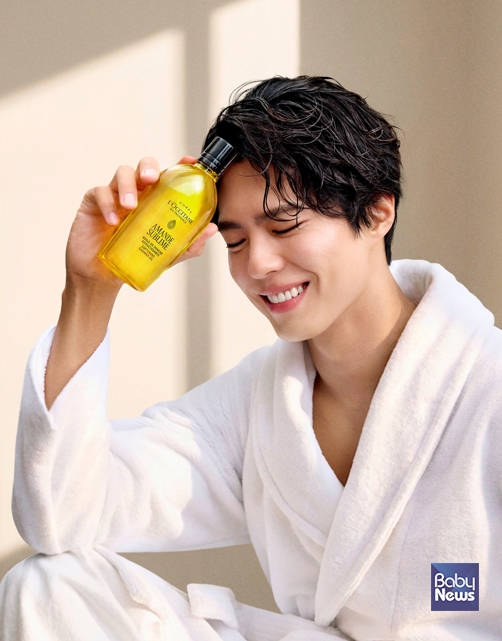 메종 록시땅(L’OCCITANE EN PROVENCE)이 앰버서더 박보검과 함께한 ‘아몬드 샤워 오일’ 신규 캠페인 비주얼을 공개했다고 28일 밝혔다. ⓒ프로방스 메종 록시땅
