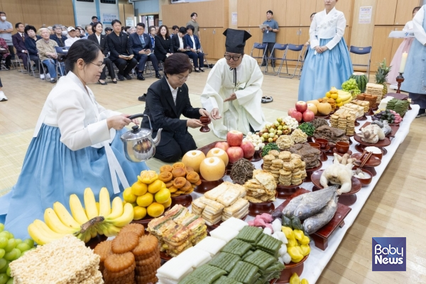 은평구, 세대 소통과 전통 잇는 ‘한가위 어르신 합동차례’ 진행.