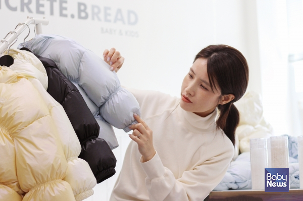 이나연 공동대표 + 이글루 숏다운 점퍼. ⓒ콘크리트브레드