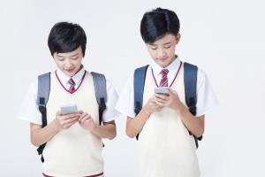 경기도 청소년 10명 중 2명 '스마트폰 과의존 위험군'