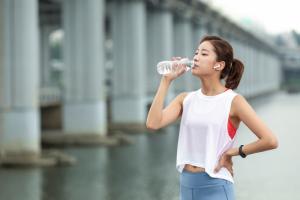 하루 2L 꼭 마셔야 할까?…건강하게 물 마시는 법