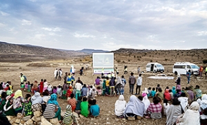 개도국 아이들에게 꿈을 전하는 이동식 영화관